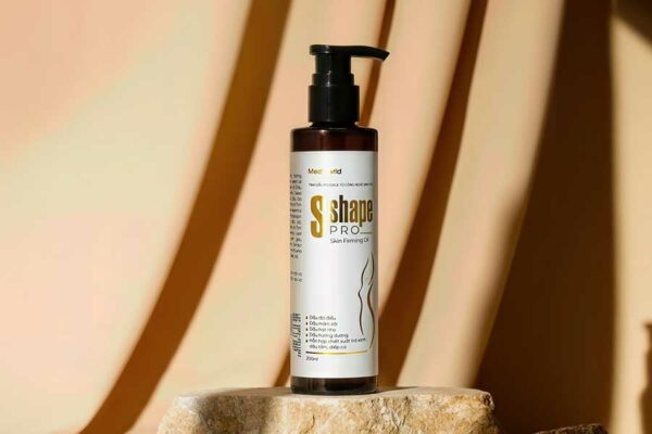 Sản phẩm giúp hỗ trợ làm mờ các vết rạn da và nuôi dưỡng làn da mềm mịn với thành phần lành tính từ nhiều chiết xuất thiên nhiên