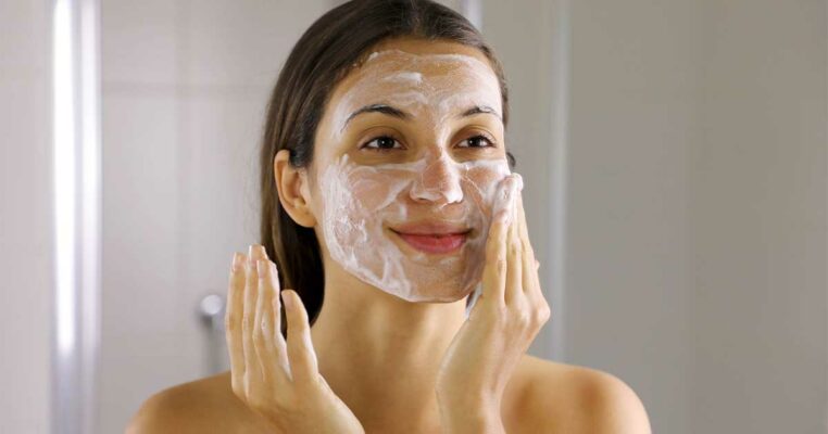 Hướng dẫn tẩy da chết trên mặt đúng cách