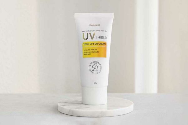 Kem chống nắng nâng tone và hỗ trợ bảo vệ làn da sáng khỏe UV Shield Tone Up Sun Cream