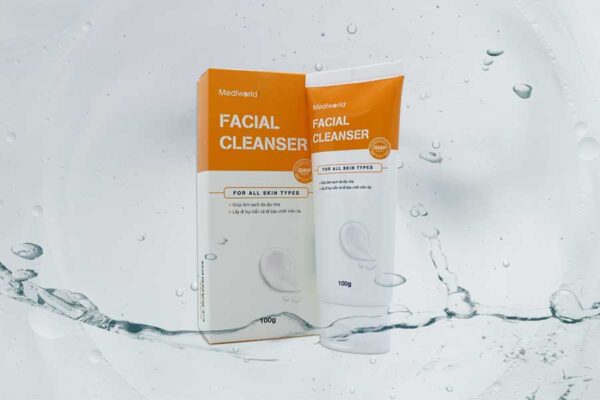 Facial Cleanser giúp làm sạch bụi bẩn và TBC trên da một cách dịu nhẹ