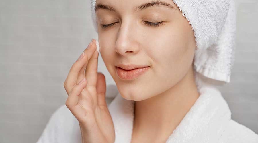 Trước khi sử dụng nên kiểm tra trước trên một vùng da nhỏ (sau tai, gáy,...) để đảm bảo làn da không bị kích ứng, dị ứng với sản phẩm