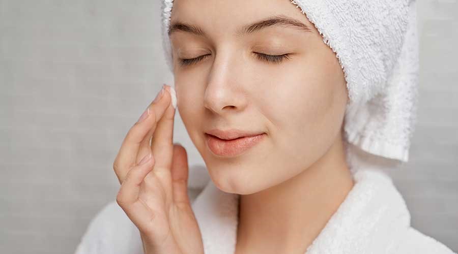 Tuân thủ quy trình dưỡng ẩm da sẽ giúp làn da trẻ trung, căng bóng, mịn màng hơn