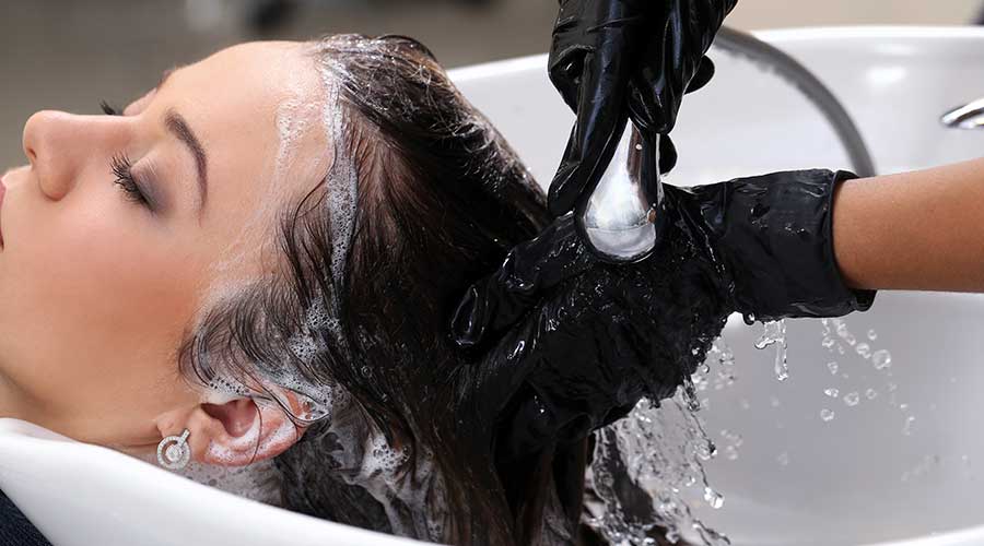 Gội đầu thư giãn với dầu gội từ thảo dược sẽ mang đến nhiều lợi ích cho mái tóc và da đầu