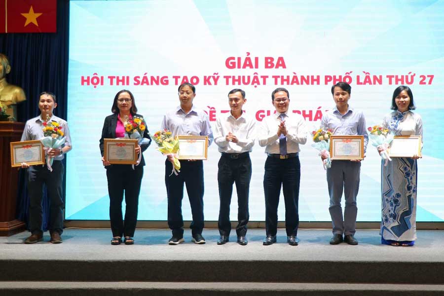Đề tài khoa học về Nano Vàng vinh dự nhận giải "Hội Thi Sáng Tạo Kỹ Thuật Tp. Hồ Chí Minh" Lần thứ 27 - 3