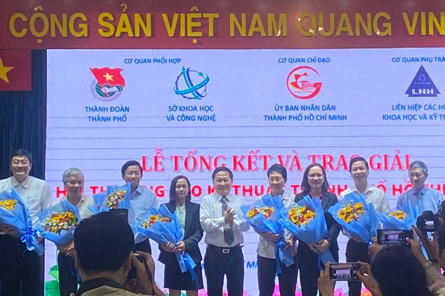 Đề tài khoa học về Nano Vàng vinh dự nhận giải "Hội Thi Sáng Tạo Kỹ Thuật Tp. Hồ Chí Minh" Lần thứ 27 - 6