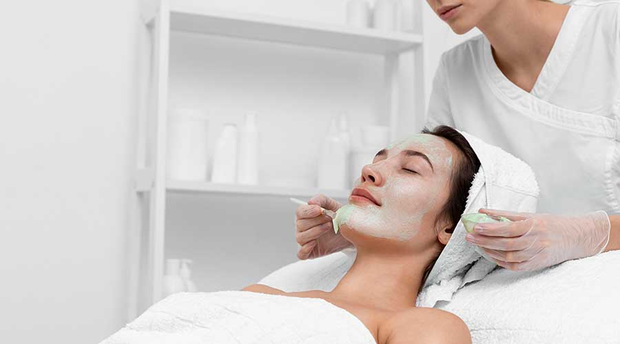 Peel da là phương pháp sử dụng hoạt chất tác động lên bề mặt da nhằm tái tạo lại làn da mới