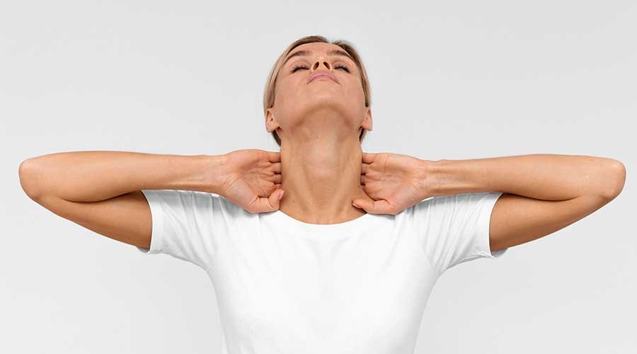 Thường xuyên thực hiện các tư thế giảm nọng cằm