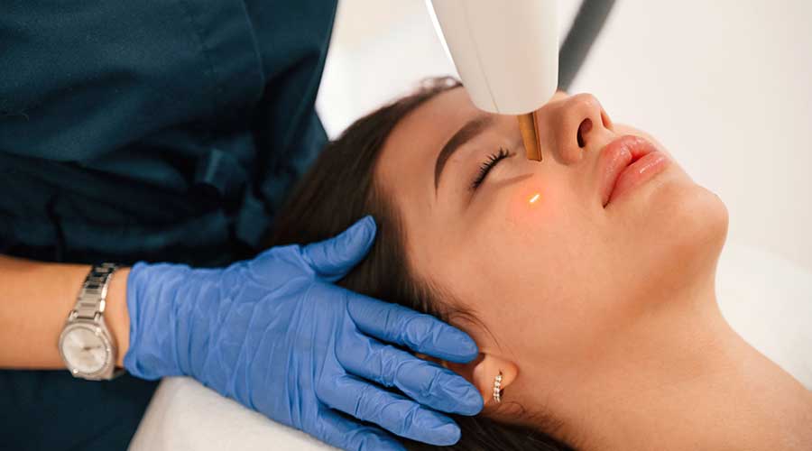 Các phương pháp chăm sóc da thẩm mỹ công nghệ cao như Laser có thể giúp xóa hoặc làm mờ tàn nhang