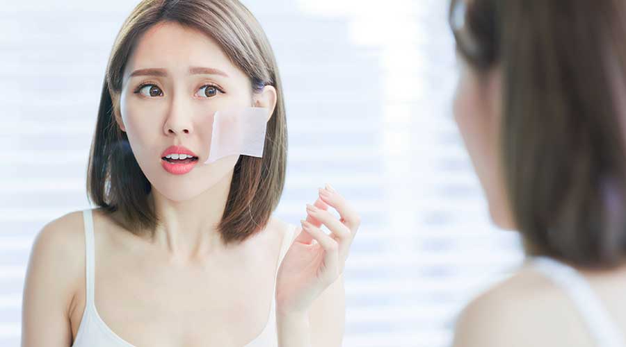 Da dầu có tuyến bã nhờn hoạt động mạnh, tiết nhiều dầu khiến bề mặt da hay bị bóng dầu, nhờn