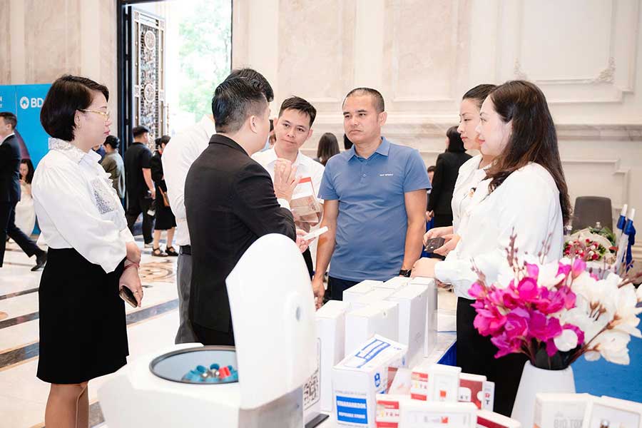 Hà Nội | Hội nghị khoa học về Y học Tái tạo và Công nghệ Tế bào gốc trong Da thẩm mỹ tại trường Đại học VinUni - 30