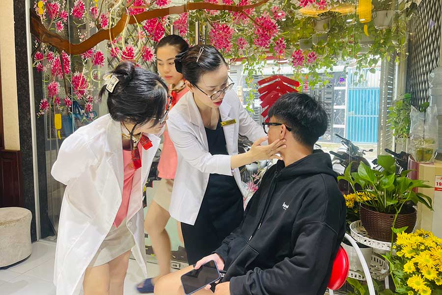 Viêm nang lông do nấm Malassezia gây ra - 2