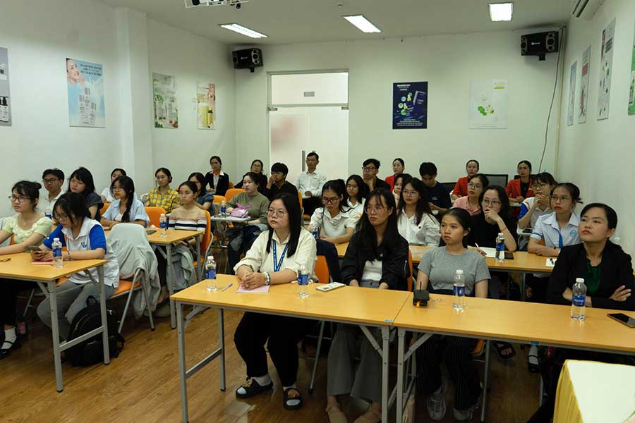 Chương trình kiến tập dành cho Sinh viên Đại học Kinh Tế - Luật chuyên ngành Marketing - 9