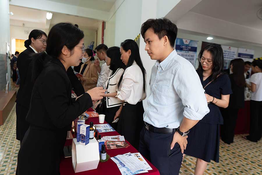 Đại học Y khoa Phạm Ngọc Thạch & Mediworld tổ chức Hội thảo Khoa học "Công nghệ PRP Activator kết hợp PRF trong điều trị" - 21