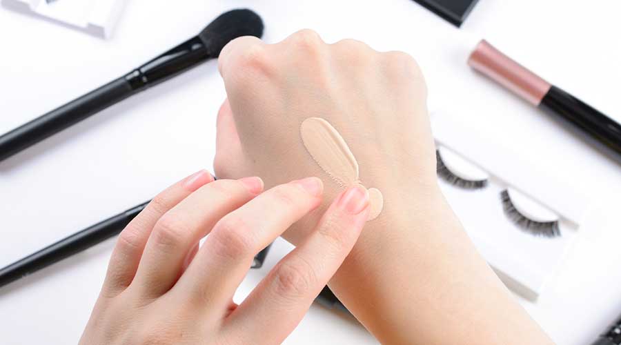 Kem trang điểm là sản phẩm thường được sử dụng trong bước đầu tiên của quy trình Make-up