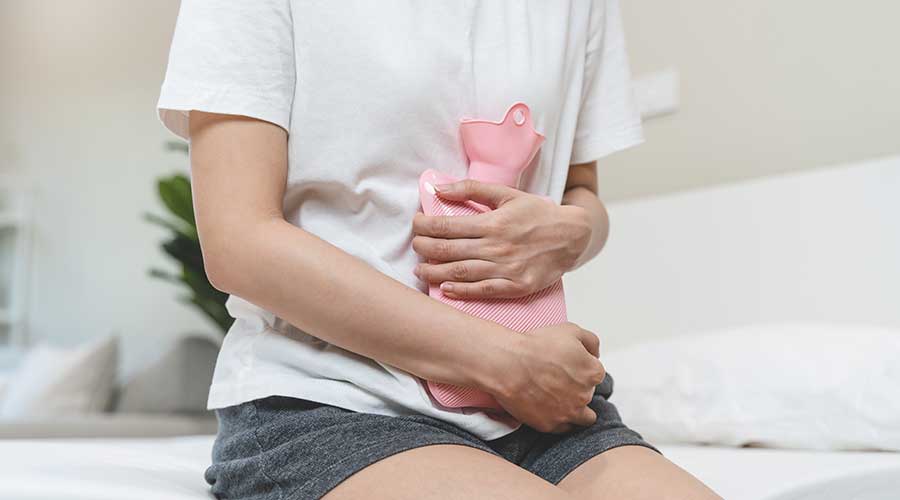 Chườm ấm bụng là phương pháp giúp giảm cảm giác khó chịu hiệu quả