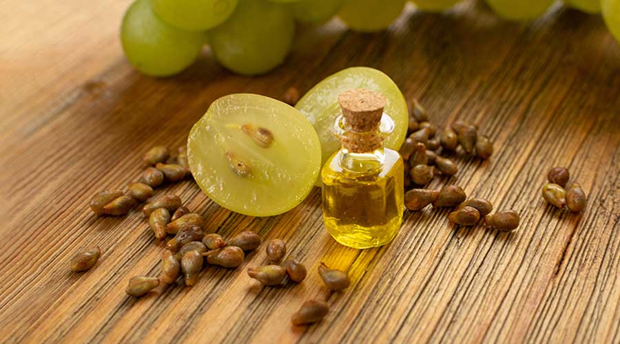 Dầu hạt nho (Grapeseed Oil) là loại dầu thực vật được chiết xuất từ hạt của quả nho