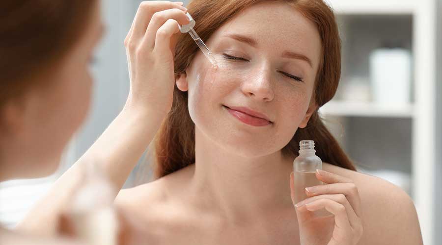 Dầu hạt nho giúp làm se khít lỗ chân lông, ngừa mụn và cải thiện sắc tố da hiệu quả