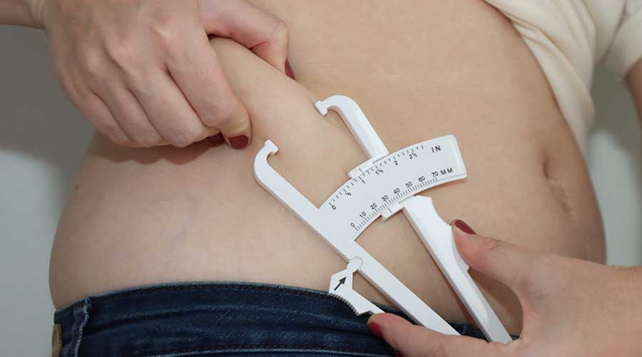 Hoặc sử dụng thước đo hay kiểm tra chỉ số BMI