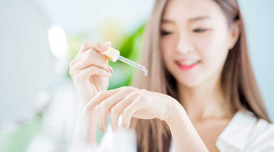 Ngoài ra còn mang đặc tính kháng khuẩn, hỗ trợ ngừa mụn viêm nên thành phần này thường được dùng trong nhiều sản phẩm chăm sóc da mụn