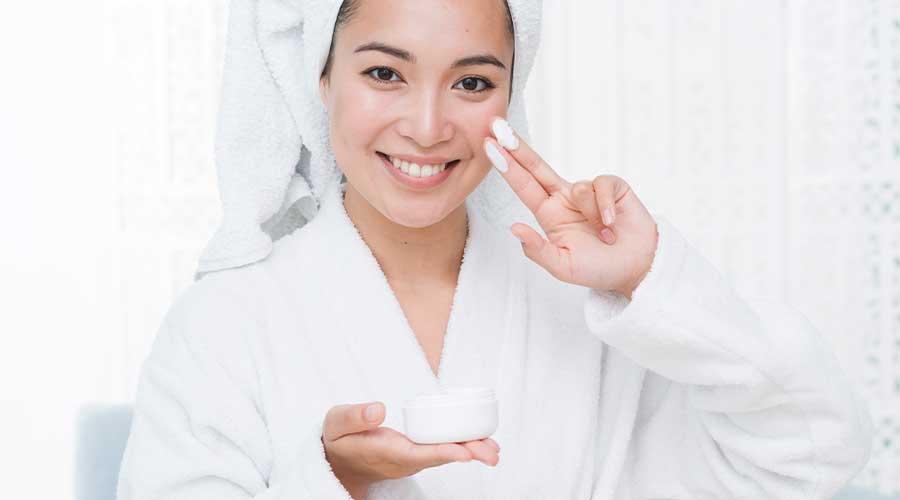 Đây là hoạt chất được yêu thích nhờ khả năng làm sáng da, loại bỏ tế bào chết một cách nhẹ nhàng