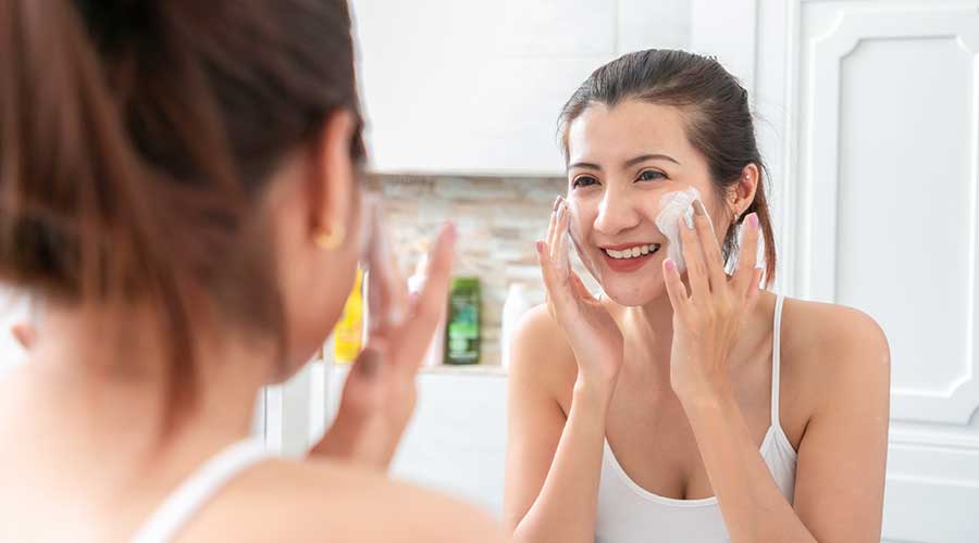 Nhóm thành phần Peel da sinh học hoặc peel da vật lý giúp lấy đi tế bào chết trên da