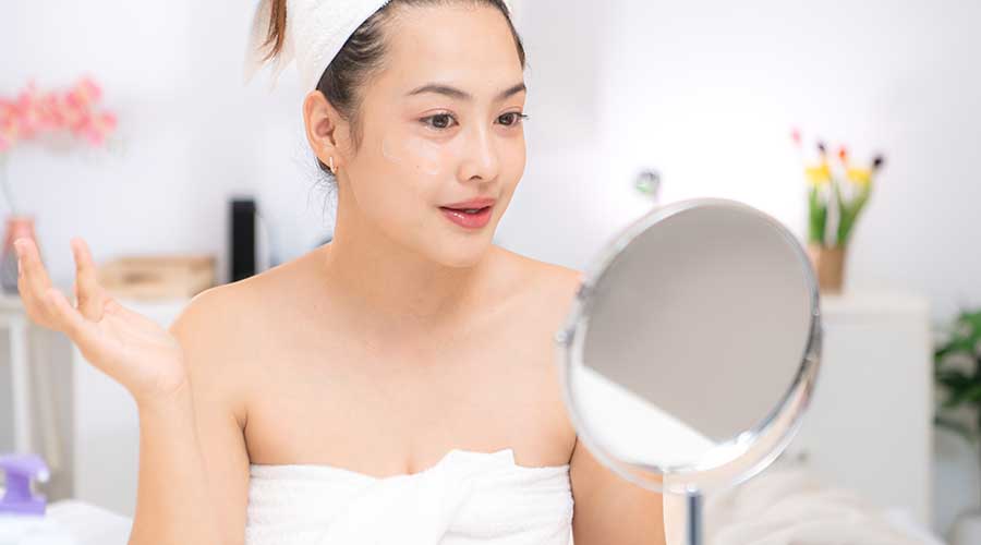 Không nên quá lạm dụng tẩy da chết, khi thực hiện nên thao tác nhẹ nhàng để tránh gây tổn thương cho làn da
