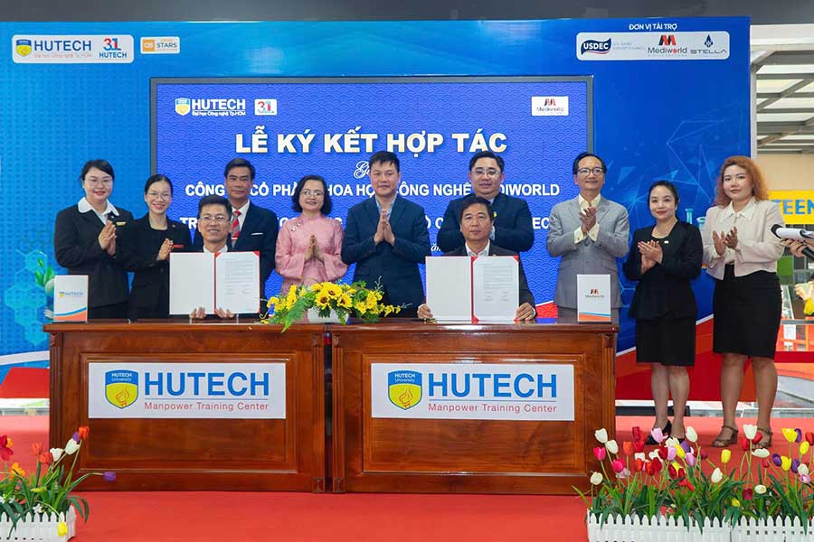 Ngày hội Phát triển Sản phẩm và Kết nối Doanh nghiệp lần 9 tại trường đại học HUTECH - 10