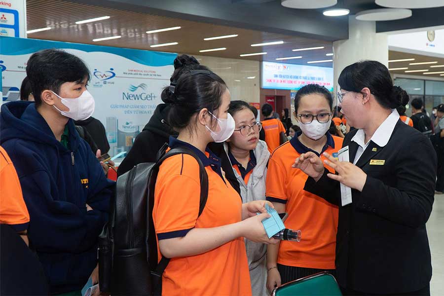 Ngày hội Phát triển Sản phẩm và Kết nối Doanh nghiệp lần 9 tại trường đại học HUTECH - 14