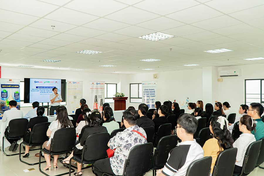Chương trình cập nhật kiến thức và trực quan tại Trung tâm Nghiên cứu Triển khai Khu Công nghệ cao Tp. HCM - 11