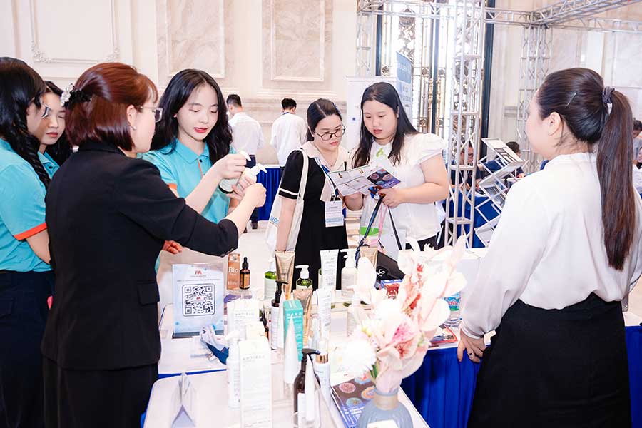 Hà Nội | Hội nghị Khoa học “Ứng dụng Exosome trong Chẩn đoán, Điều trị và Y học thẩm mỹ” tại Đại học VinUniversity - 13