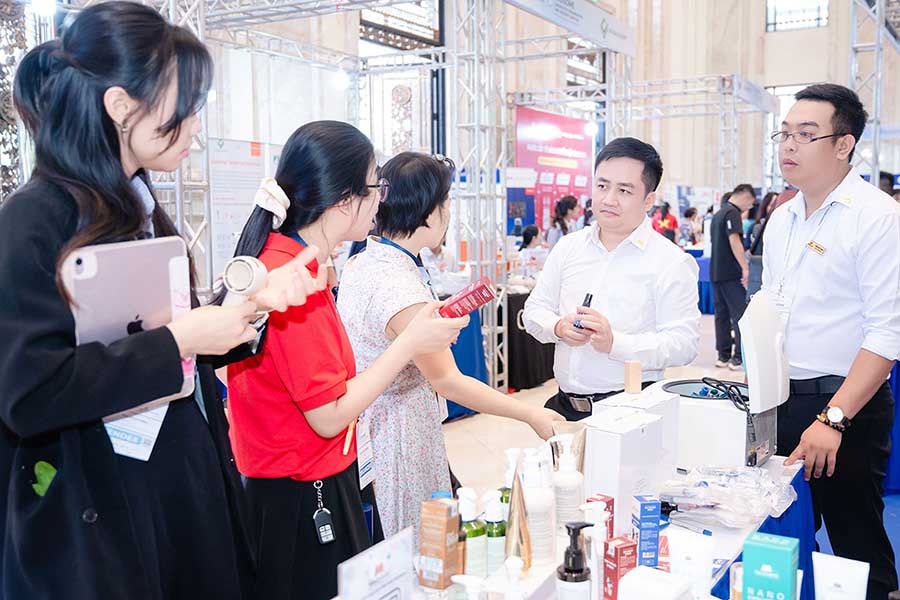 Hà Nội | Hội nghị Khoa học “Ứng dụng Exosome trong Chẩn đoán, Điều trị và Y học thẩm mỹ” tại Đại học VinUniversity - 6