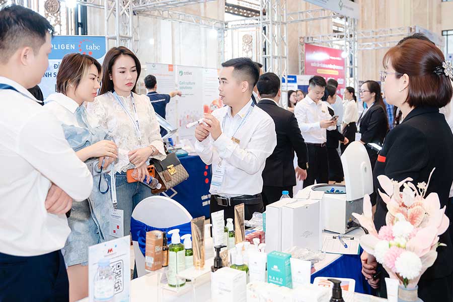 Hà Nội | Hội nghị Khoa học “Ứng dụng Exosome trong Chẩn đoán, Điều trị và Y học thẩm mỹ” tại Đại học VinUniversity - 9