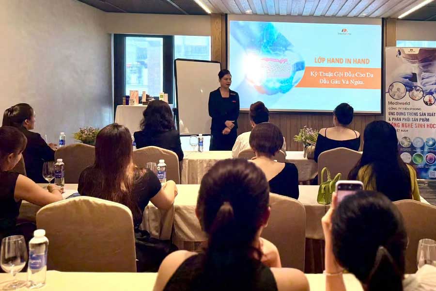 Kỹ Thuật Gội Đầu Cho Da Đầu Gàu Và Ngứa - 1