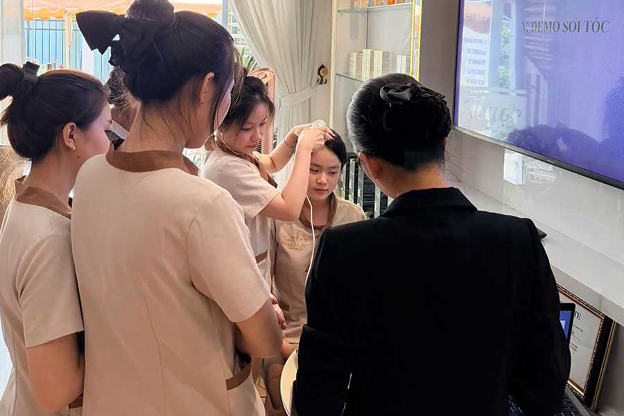 Kỹ Thuật Gội Đầu Cho Da Đầu Gàu Và Ngứa - 3