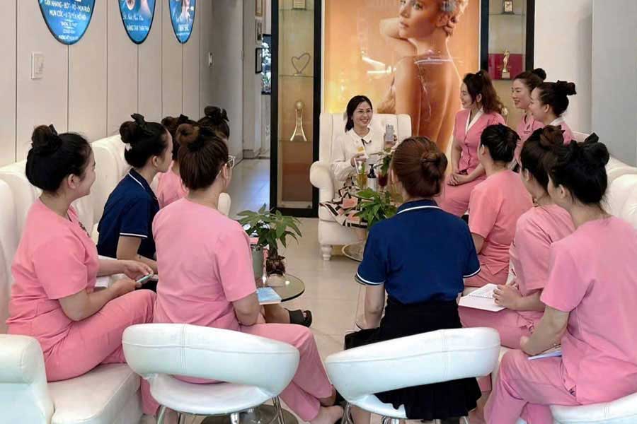 Kỹ thuật gội đầu cho da đầu gàu và ngứa - 4