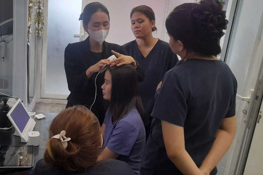 Kỹ thuật gội đầu cho da đầu gàu và ngứa - 6