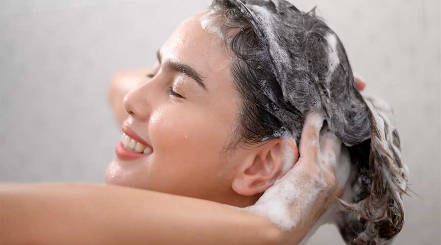 Hãy gội đầu đúng cách với sản phẩm dầu gội giảm gàu phù hợp với tóc và da đầu