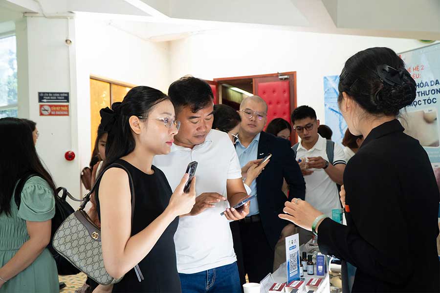 Hội thảo Khoa học “Công nghệ Tế bào gốc & Công nghệ Thẩm mỹ từ nghiên cứu đến ứng dụng lâm sàng” tại trường Đại học Y khoa Phạm Ngọc Thạch - 16