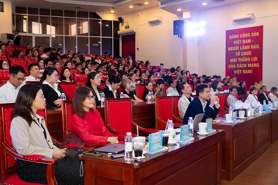 Hội thảo Khoa học “Công nghệ Tế bào gốc & Công nghệ Thẩm mỹ từ nghiên cứu đến ứng dụng lâm sàng” tại trường Đại học Y khoa Phạm Ngọc Thạch - 9