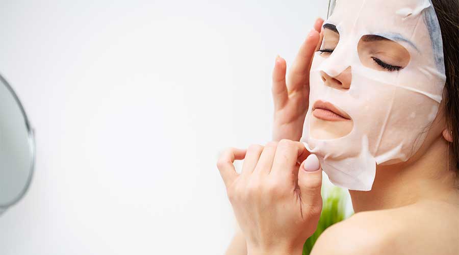 Mặt nạ dưỡng ẩm là một trong những giải pháp hỗ trợ cấp ẩm và giữ ẩm hiệu quả, cải thiện tình trạng da khô, mất nước và hỗ trợ phục hồi hàng rào bảo vệ của da