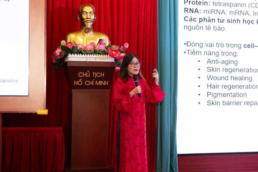 TS. NCVC. Trần Cẩm Tú trình bày báo cáo