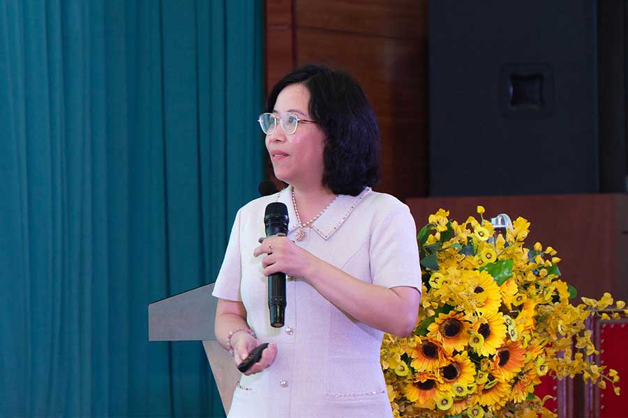 TS. Phạm Lê Bửu Trúc trình bày báo cáo