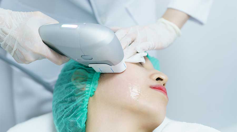 Việc ứng dụng các liệu trình chăm sóc làm đẹp da công nghệ cao và yếu tố sức khỏe cũng là nguyên nhân làm suy yếu lớp bảo vệ tự nhiên này
