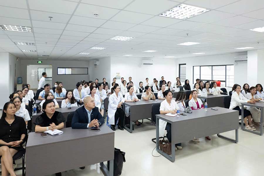 Chương trình cập nhật kiến thức khoa học “Công nghệ Nano Vàng Lưỡng tháp và Dịch chiết Thực vật trong chăm sóc Da mụn - Da đầu gàu và ngứa” tại SHTP Labs - 1