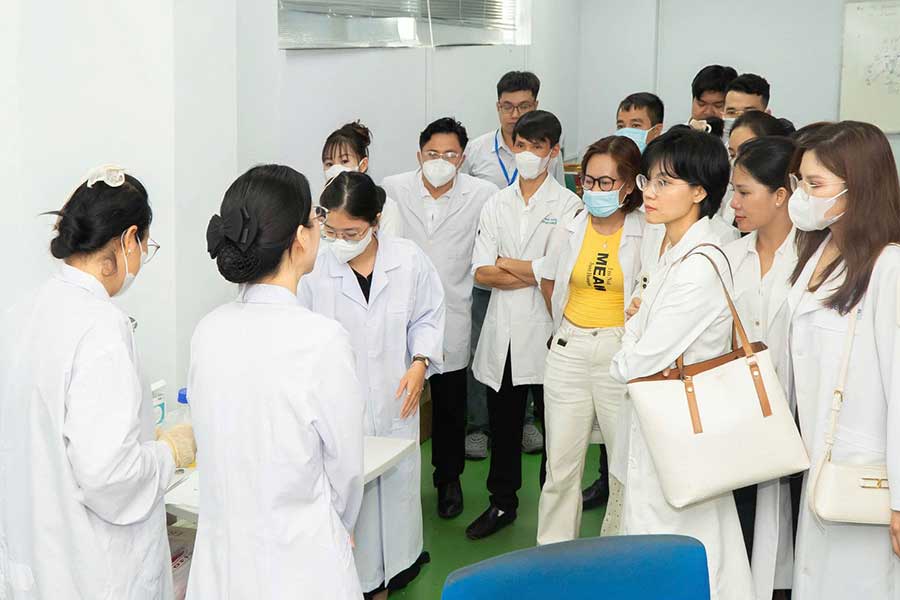 Chương trình cập nhật kiến thức khoa học “Công nghệ Nano Vàng Lưỡng tháp và Dịch chiết Thực vật trong chăm sóc Da mụn - Da đầu gàu và ngứa” tại SHTP Labs - 3