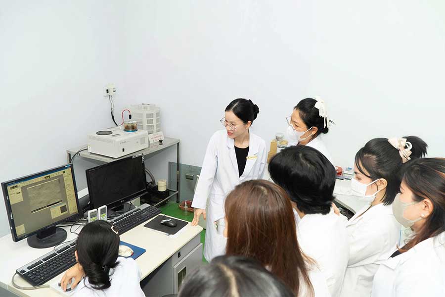 Chương trình cập nhật kiến thức khoa học “Công nghệ Nano Vàng Lưỡng tháp và Dịch chiết Thực vật trong chăm sóc Da mụn - Da đầu gàu và ngứa” tại SHTP Labs - 4