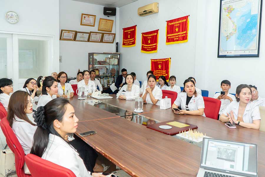 Chương trình cập nhật kiến thức khoa học “Công nghệ Nano Vàng Lưỡng tháp và Dịch chiết Thực vật trong chăm sóc Da mụn - Da đầu gàu và ngứa” tại SHTP Labs - 6