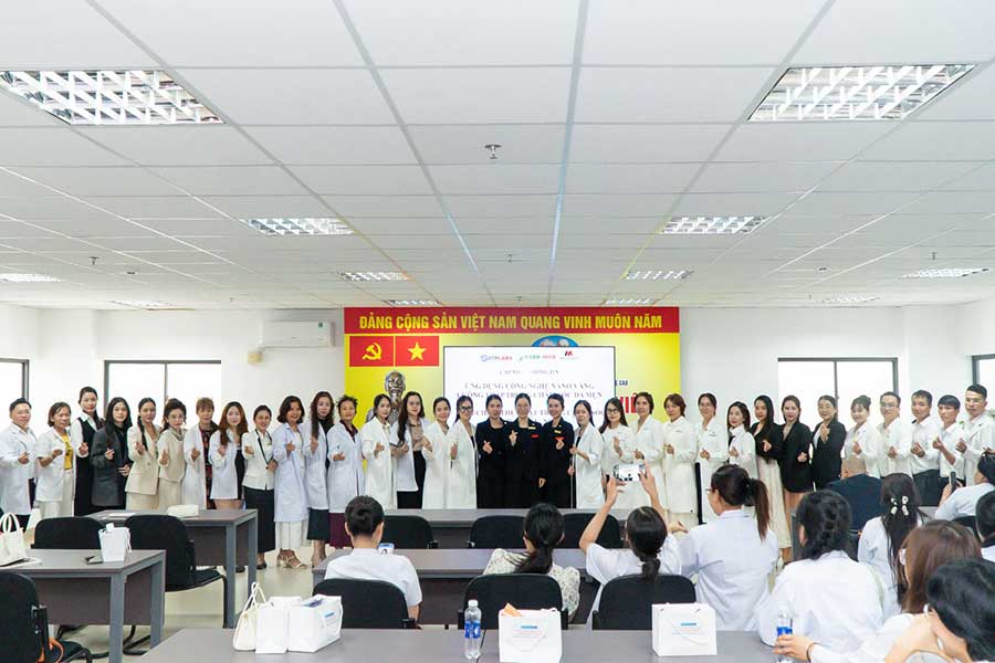 Chương trình cập nhật kiến thức khoa học “Công nghệ Nano Vàng Lưỡng tháp và Dịch chiết Thực vật trong chăm sóc Da mụn - Da đầu gàu và ngứa” tại SHTP Labs - 7