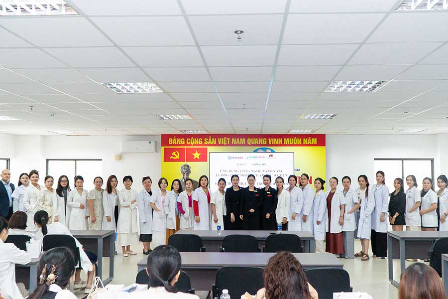 Chương trình cập nhật kiến thức khoa học “Công nghệ Nano Vàng Lưỡng tháp và Dịch chiết Thực vật trong chăm sóc Da mụn - Da đầu gàu và ngứa” tại SHTP Labs - 8