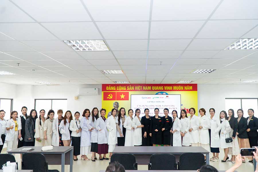 Chương trình cập nhật kiến thức khoa học “Công nghệ Nano Vàng Lưỡng tháp và Dịch chiết Thực vật trong chăm sóc Da mụn - Da đầu gàu và ngứa” tại SHTP Labs - 9